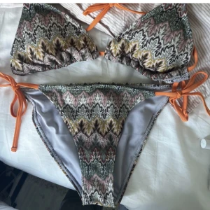 bikini - bikini i missoni mönster med lite glittrigt material 🩷⭐️🥂