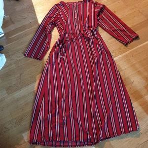 Randig klänning  - Använd få ggr. Frakt tillkommer 