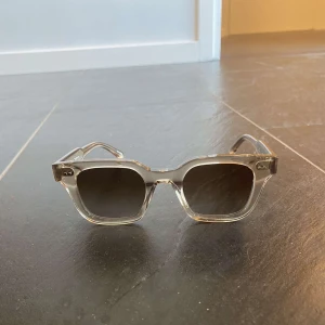 Chimi 04 solglasögon  - Säljer dessa chimi 04 grey! Solglasögonen är i bra skick, nypris ligger på 1250. Hör av vid eventuella frågor!☀️☀️