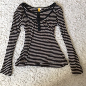 Grunge Långärmad randing tröja - köpt second hand men använde inte 🤍 Fraktar bara Ingen retur