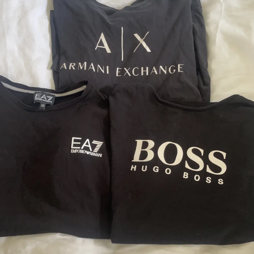 T-shirts från Armani och Hugo boss. Använt Max 2 gånger. Äkta scann finns. 300kr st . T-shirts.