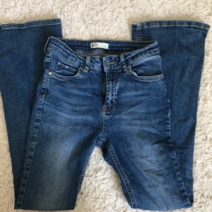˚₊‧꒰ა flared Gina tricot jeans ໒꒱ ‧₊˚ - 💙Fraktar bara, ingen retur!💙