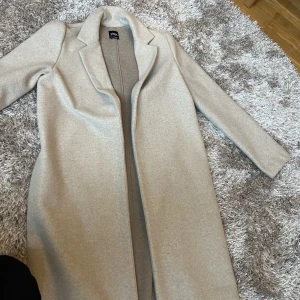 Kappa från zara - Sparsamt använd kappa från zara i storlek m. Kontakta vid intresse🥰