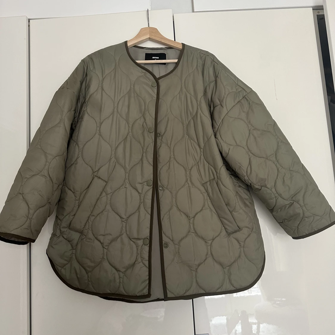 Grön quiltad jacka strl. M