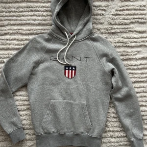 Gant hoodie  - Unisex, grå gant hoodie. Storlek xs i bra kvalite. 