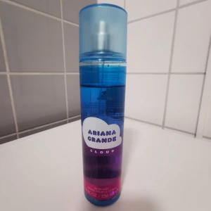 Ariana grande cloud  - Bodymist, lite använd. Se bild. 