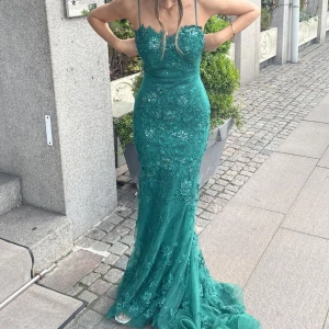 Balklänning  - Paljettklänning 