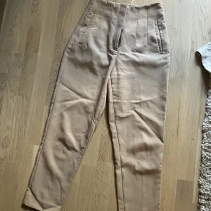 Kostymbyxor - Kostymbyxor från zara. Bra skick, men använd några gånger