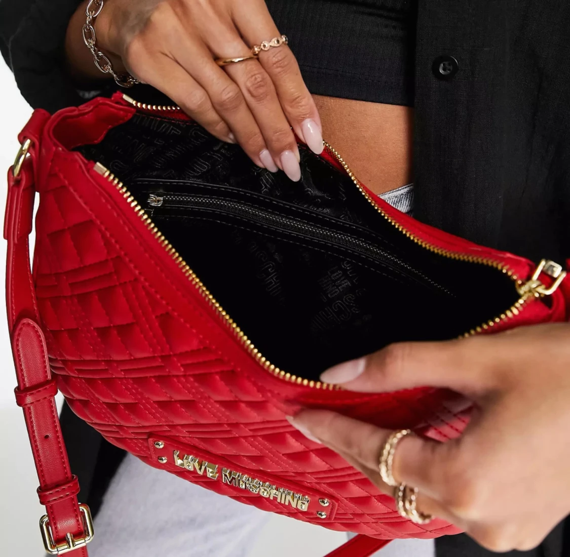 Love moschino äkta väska 