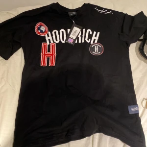 hoodrich t shirt - säljer nu min hoodrich t shirt. inte använd så mycket, 7,5/10 skick