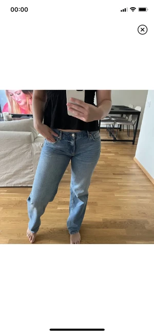 Jeans  - Low straight jeans från ginatricot. Endast testade.  (Lånade bilder)