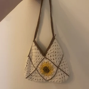 Liten virkad väska  - Fin virkad liten väska! 
