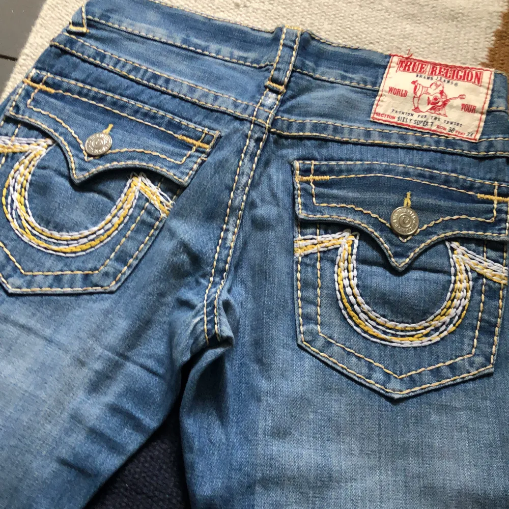 Ett par skitfeta true religion jeans, helt autentiska storlek 30 34, skriv privat om ni är intresserade (pris kan diskuteras vid snabb affär). Jeans & Byxor.