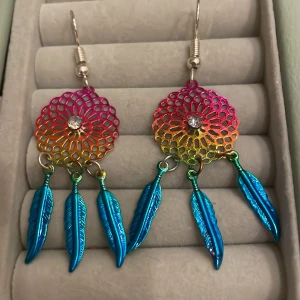 Örhängen  - Drömfångare örhängen med diamanter har tyvärr aldrig använt och passar inte till det jag har på mig