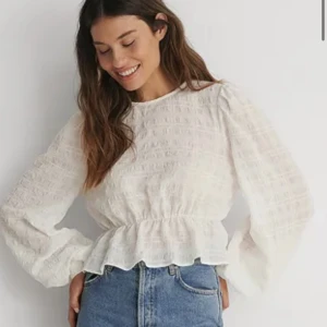 Superfin blus  - ❤️‍🔥Säljer denna blus från NAKD❤️‍🔥 Perfekt nu inför hösten och passar Alla olika tillfällen❤️‍🔥  