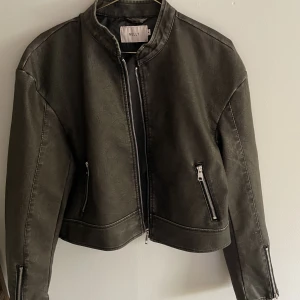 Jacka - Aldrig använd, storlek 36