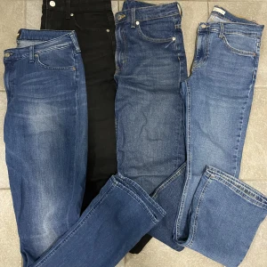 Jeans i olika modeller, strl XS/S & M - Alla i fint skick! Olika modeller; rak och boot cut. Olika märken. Mer bilder fås på begäran!