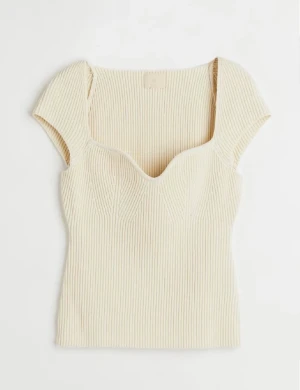 Uringad topp H&M - Säljer denna otroligt eftertraktade och slutsålda toppen från h&m. Den kommer inte till användning och är i nyskick. Storlek M men sitter som en S. Hör av er vid frågor eller tryck gärna på köp nu ❤️