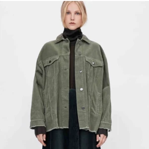 Grön zara jacka - Säljer denna gröna zara jackan, bra skick! 