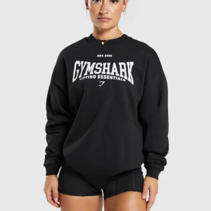 Gymshark set  - Säljer detta slutsålda set då det inte kommer till användning av mig. Storlek S på båda, sann i storleken men tröjan kan upplevas oversized. Använd enstaka gånger så fint skick! Nypris 499kr/styck. Vid fler intressen blir det bud