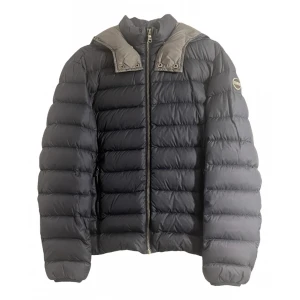 Colmar jacka  - Dunjacka från Colmar. Skick 9/10 Storlek: S(46) Mitt pris - 1999 Sek Nypris - 4499 sek 