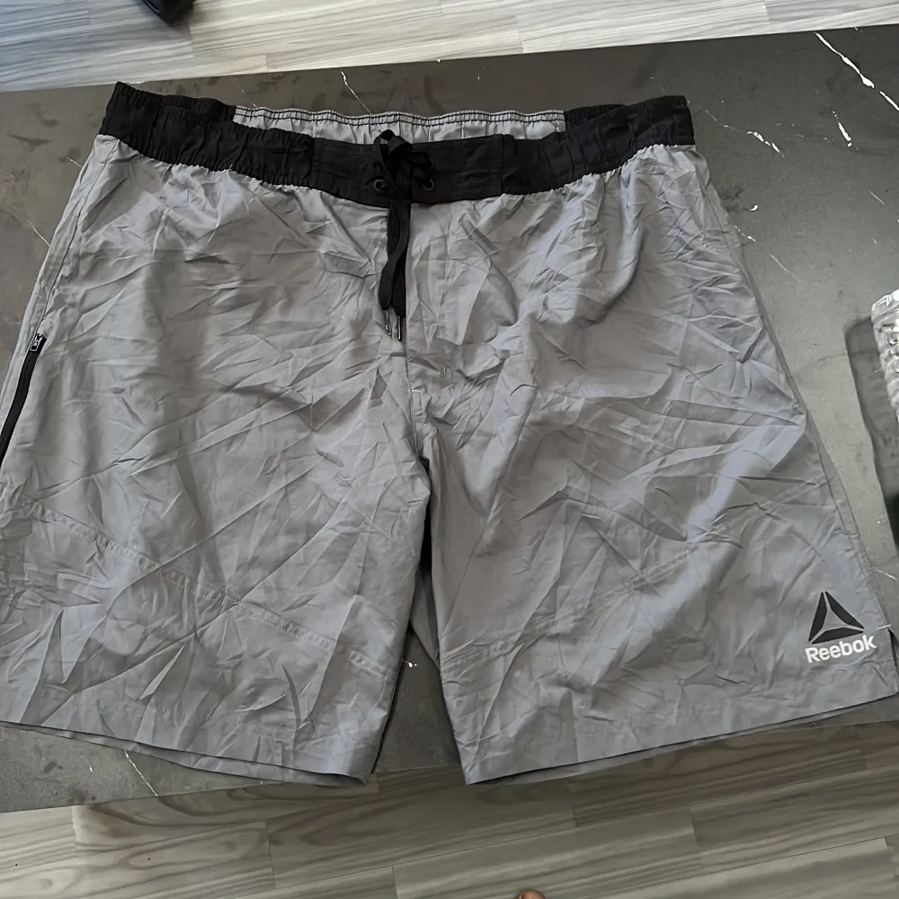 Good condition branded rebook Size 2 xl . Shorts.