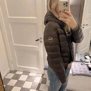 Colmar jacka - Funderar på att sälja min colmar jacka spm är i väldigt bra skick! Skriv bud 💕💕Säljer för minst 1500