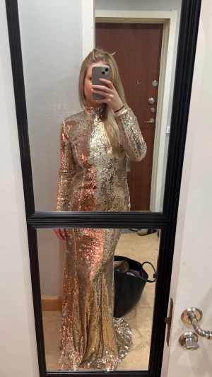 Paljett klänning - Aldrig använd endast testad köpt för 2 år sen från Nelly 