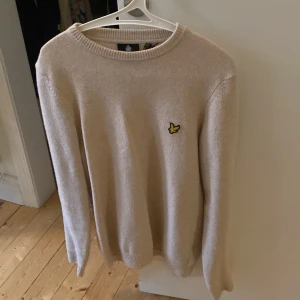 Lyle & Scott sweatshirt - Mycket bra skick!  Används aldrig så har valt att sälja den Skriv om intresserad 