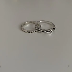 Silverringar  - Jätte fina silverringar med unika mönster, inga skador eller liknande 💕(#38)