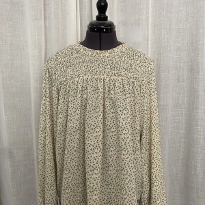 Blus  - Underbar blus från VILA ! 