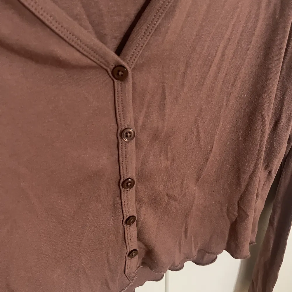 Brun/rosa kofta/tröja från Bik Bok i storlek M/L - Köparen står för frakten - Inga returer - Betalning via köp direkt . Tröjor & Koftor.