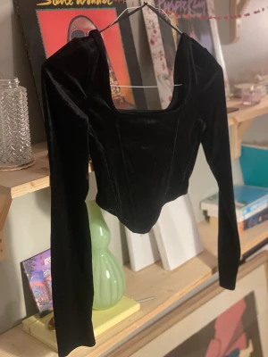 Korsett-topp långärmad  - Använd 1 gång :-)