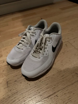 Golfskor Nike  - Andvända 2 ggr strlk 43 Kan gå ner i pris vid snabb affär