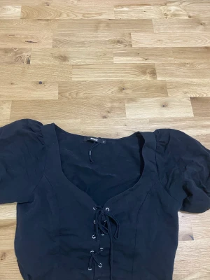 Bikbok tröja - Stolek M, ifrån bikbok, säljer pågrund av att den är för stor