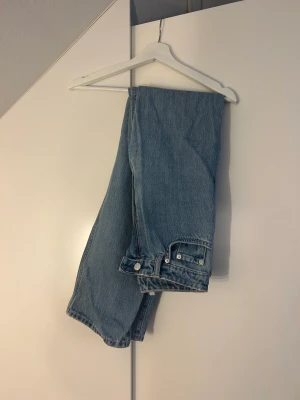 Jeans - Säljer dessa jeans från Weekday i modellen ROWE. Storlek 25/32.