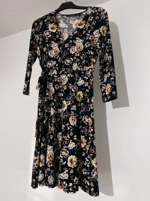 Klänning  - Klänning från Kappahl. Använd få tal gånger.  