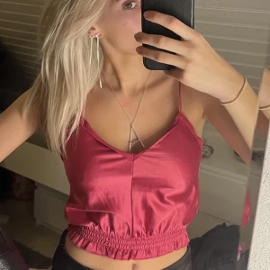Satin topp - Så snygg rosa satin topp!☺️
