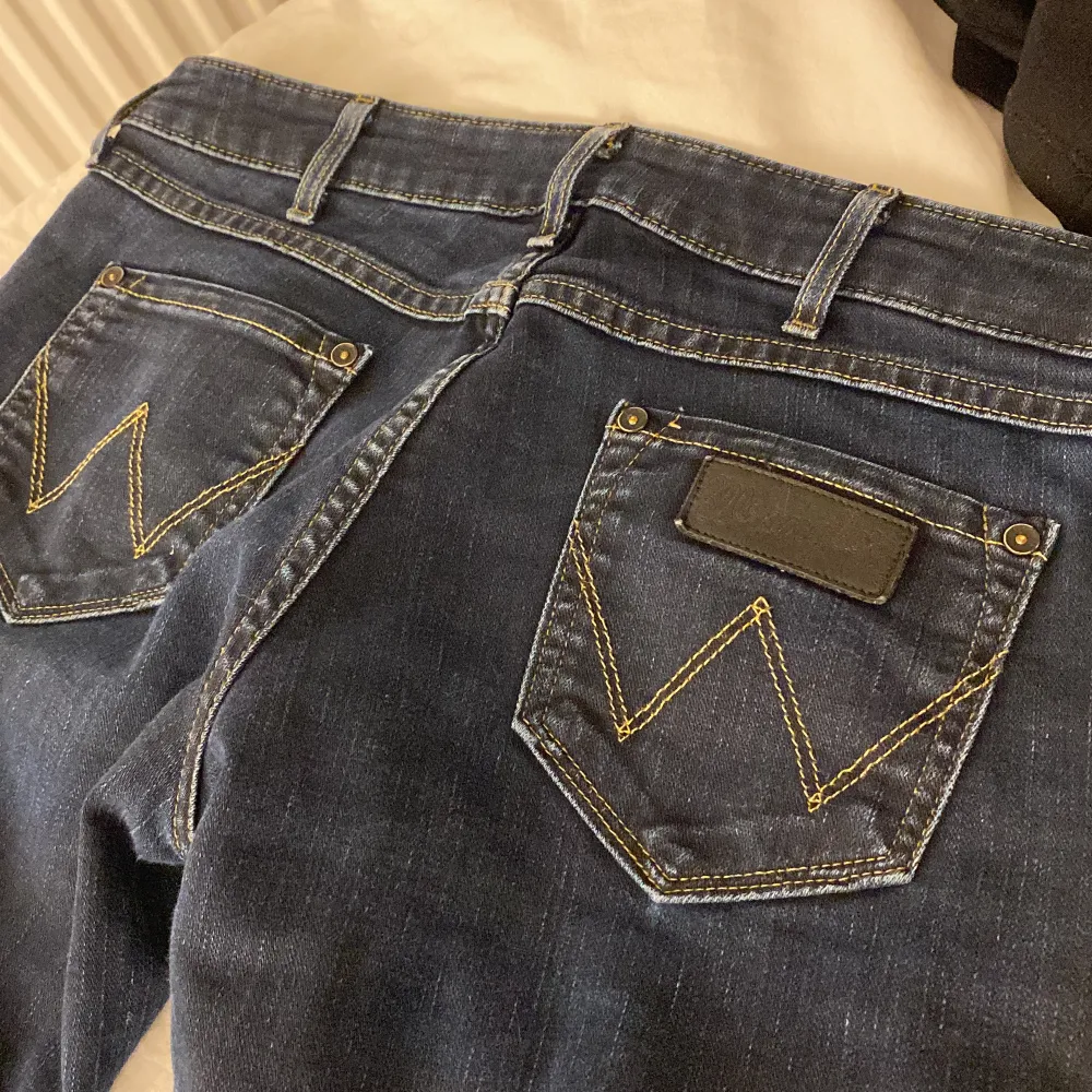 lågmidjade wrangler jeans. Jeans & Byxor.