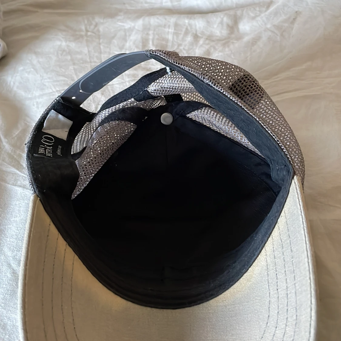 John hattee keps utan box - 90