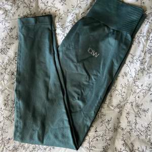 nya tights från iciw, stolek Small, Säljes då de va lite för stora,nypris 700 säljes för 300