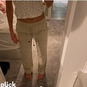 Linnebyxor  - Jättesnygga linne byxor från zara. Super sköna och helt slutsålda. Nypris 399kr 
