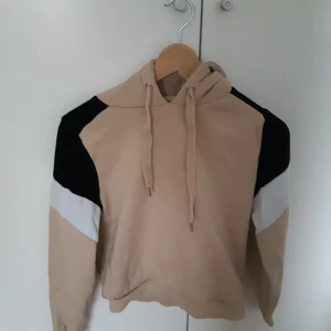 Hoodie - Hoodie jag köpt i New Yorker. Perfect skick :) passar s och m