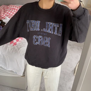 Sweatshirt  - Jättecool sweatshirt från ginatricot. Som ny