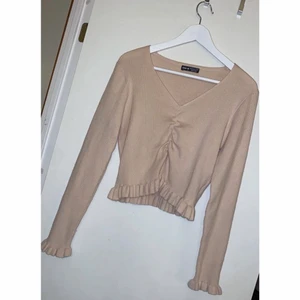 Beige stickad tröja  - Beige stickad tröja, aldrig använd! Stl L