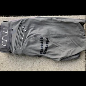 Ridbyxor CRW - Ridbyxor från CRW, storlek S/36. Endast använda ett par gånger. Nypris: 999:-. Mitt pris 400:-