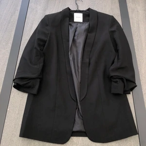 Svart blazer 3/4 ärm - M passar också S. Nyskick