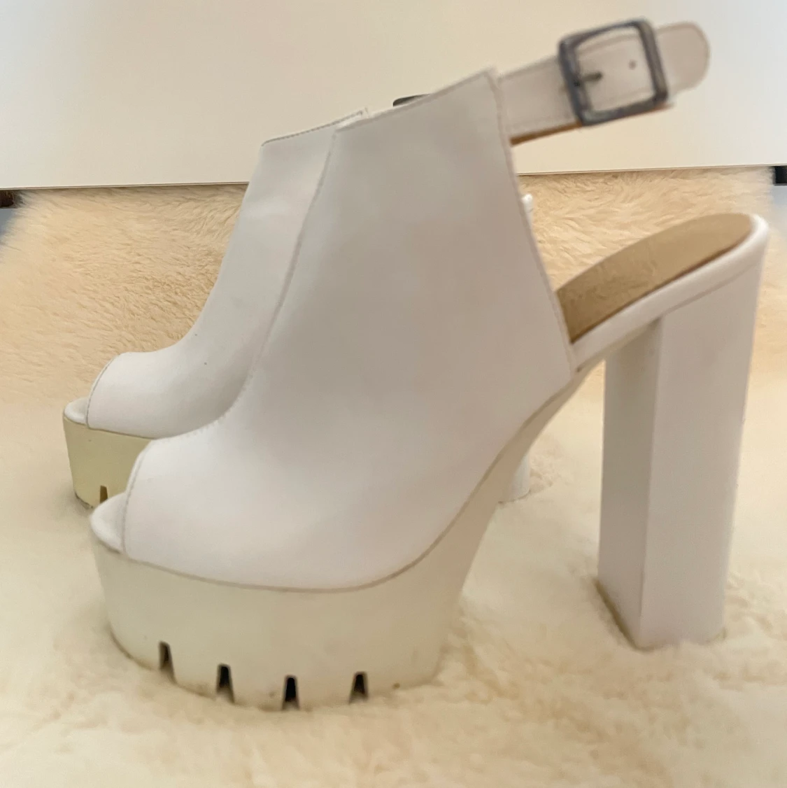 Vita klackskor  - 90