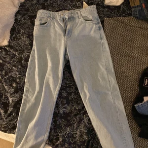 Ljus blåa - wide leg jeans - nästan oanvända byxor dm'a för exakta mått