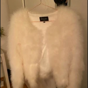 Hollies Jacka äkta päls - Storlek 36 helt ny aldrig använd